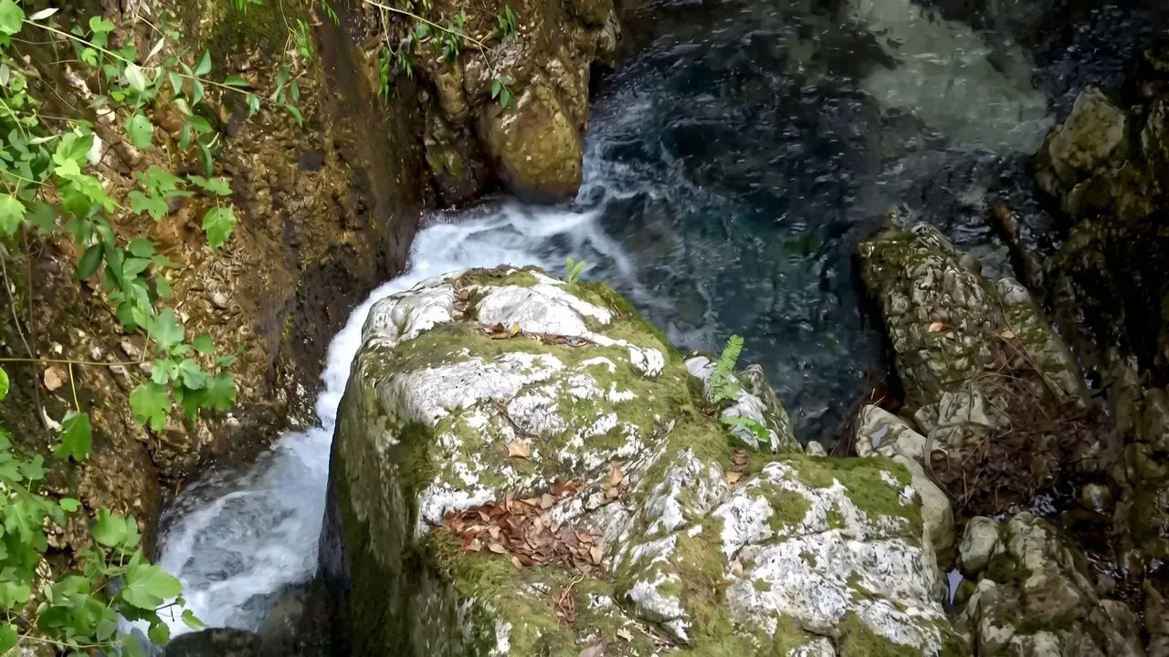 Sorgenti: l'acqua che nasce in montagna