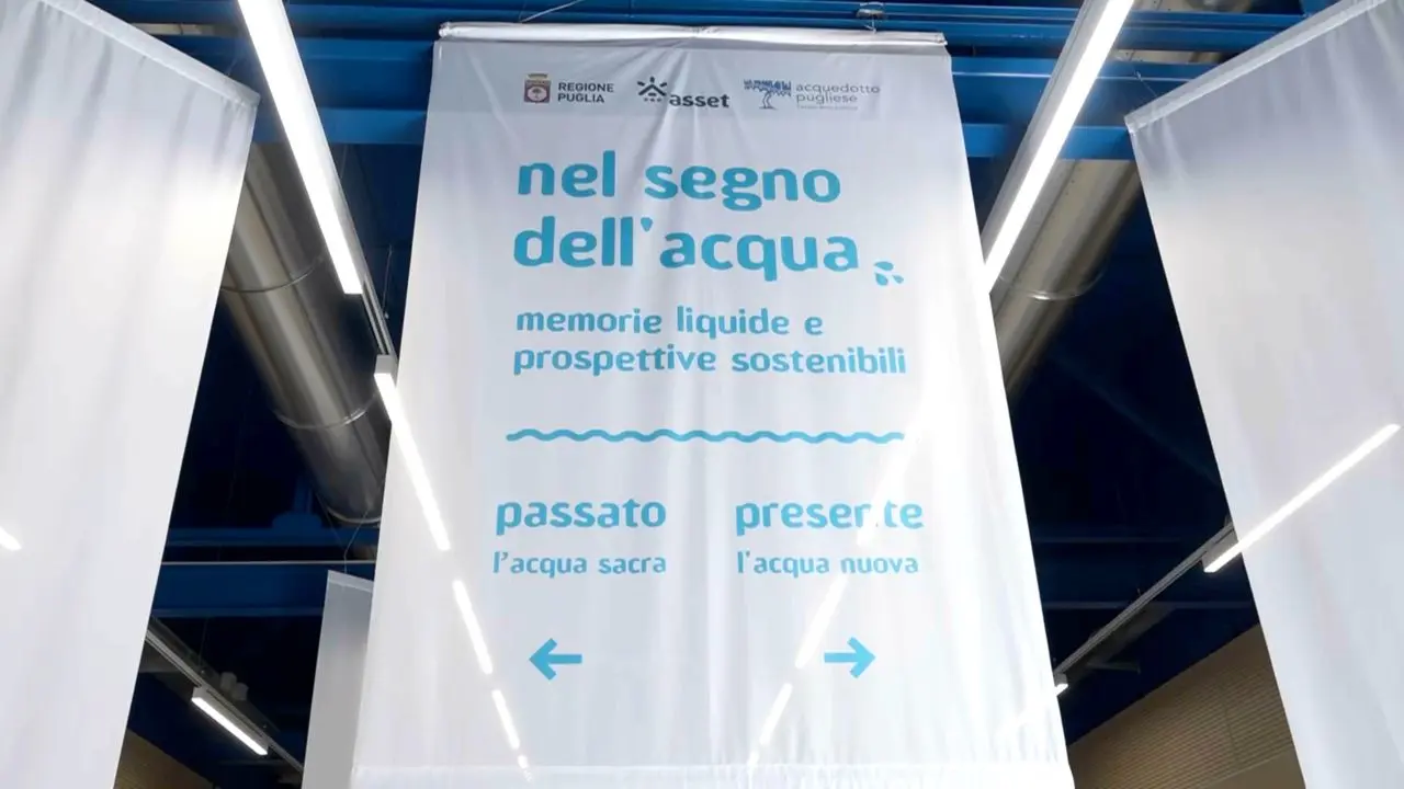 L’acqua scorre lungo la storia lasciando un “segno”
