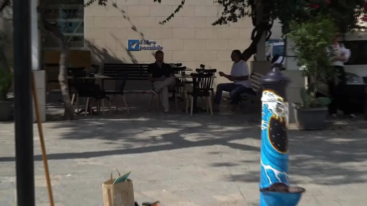 Cape de firr decorata: fenomeno social a Polignano