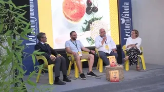 Cibo e acqua, a tavola per Lector