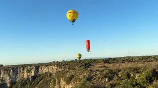 Un volo tra il canyon e le nuvole