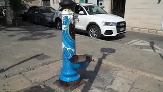 Cape de firr decorata: fenomeno social a Polignano