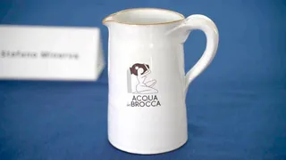 Aggiungi un posto a tavola: l'acqua servita in brocca